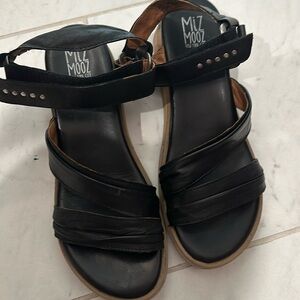 Mix mood sandals